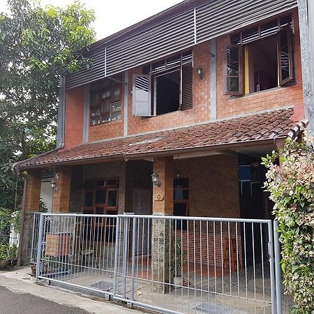 The Brick House Apartment Bandung Exterior photo